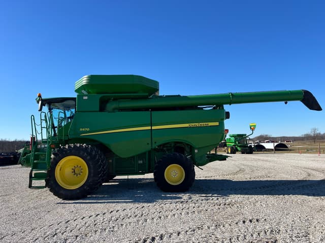 Image of John Deere S670 equipment image 4