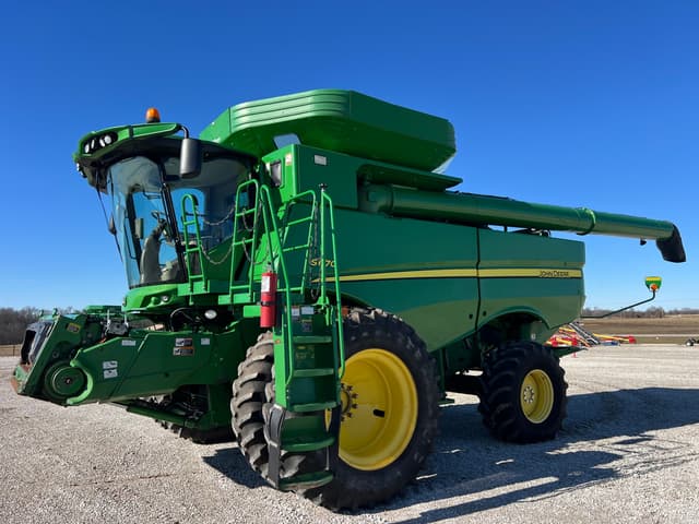 Image of John Deere S670 equipment image 1