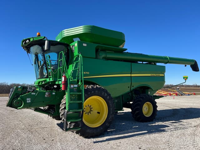 Image of John Deere S670 equipment image 2