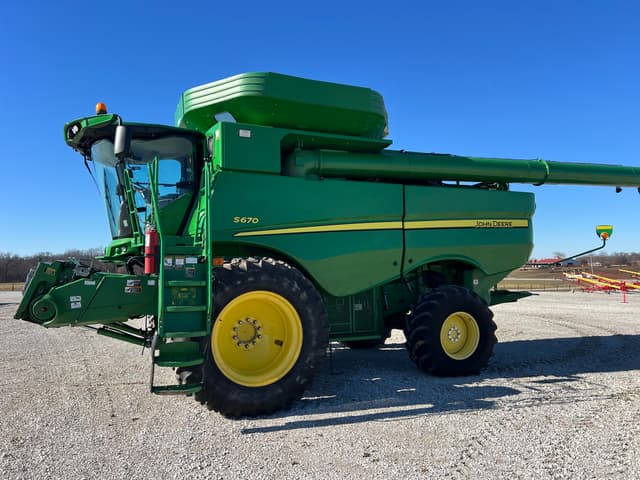 Image of John Deere S670 equipment image 3