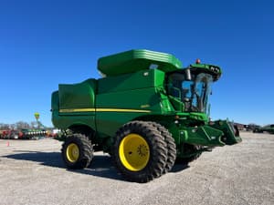 2014 John Deere S670 Image