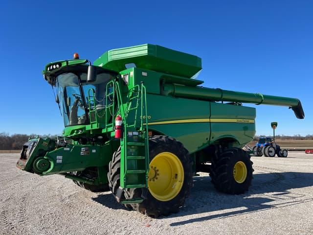 Image of John Deere S670 equipment image 1