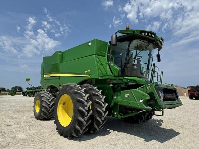 Image of John Deere S670 equipment image 4