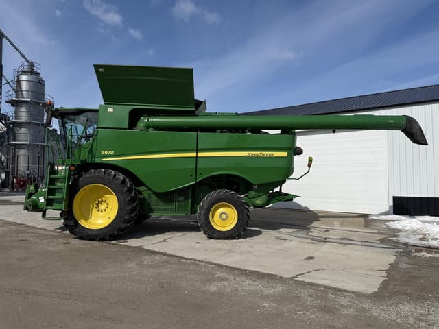 Image of John Deere S670 equipment image 4