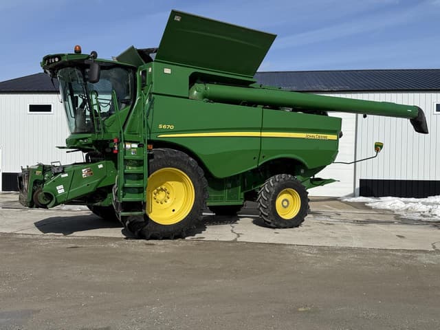 Image of John Deere S670 equipment image 1