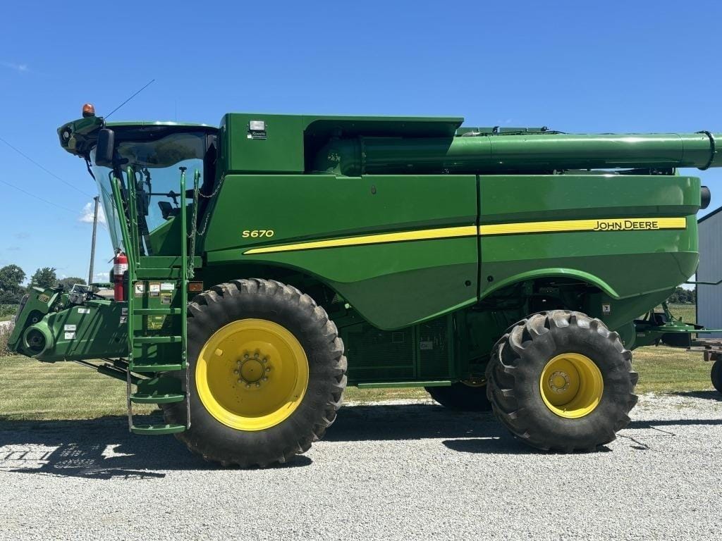 Main image John Deere S670