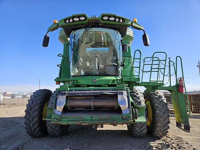 Image of John Deere S670 equipment image 1