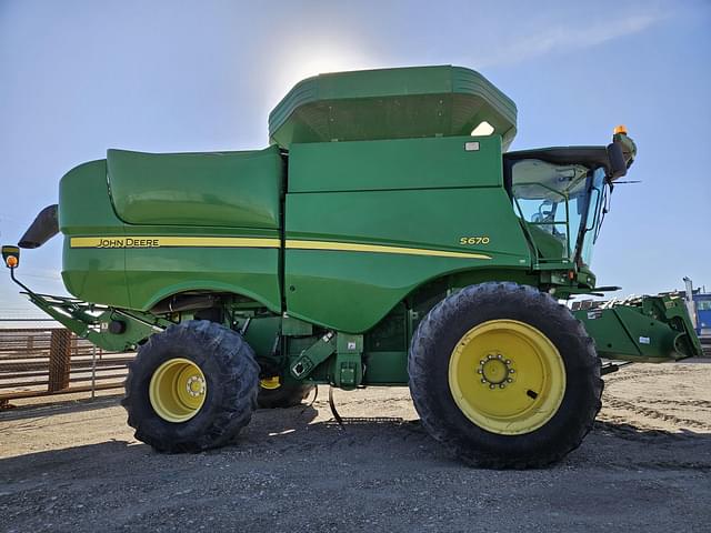 Image of John Deere S670 equipment image 3