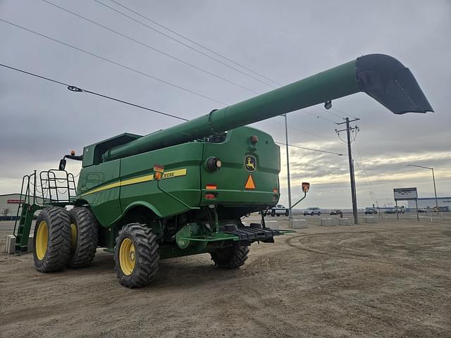 Image of John Deere S670 equipment image 4