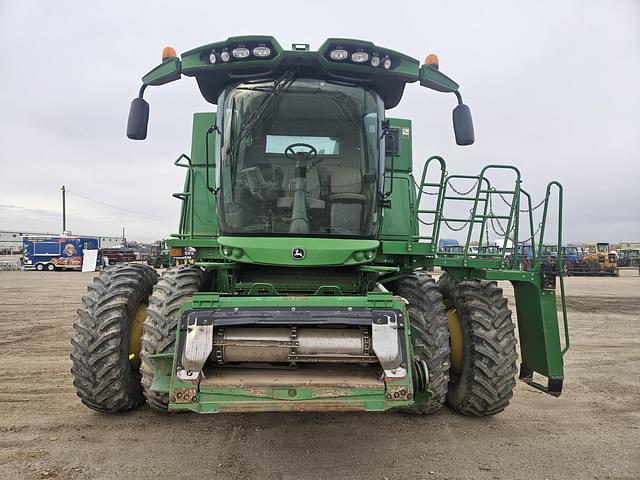 Image of John Deere S670 equipment image 1