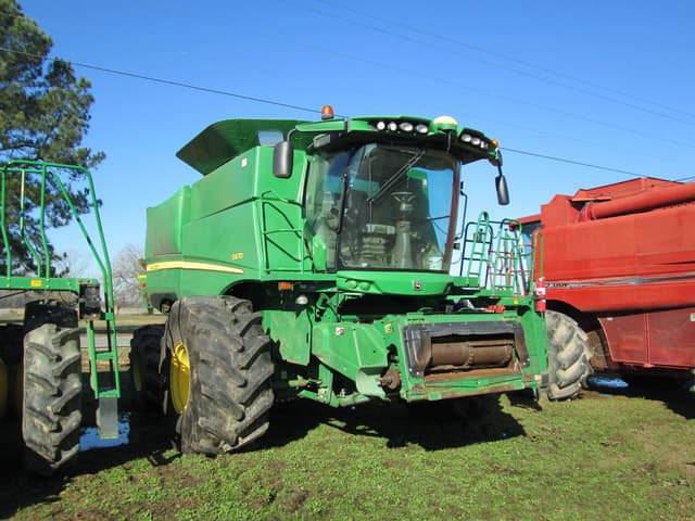 Image of John Deere S670 equipment image 1