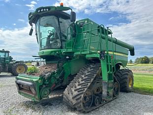 John Deere S670 Equipment Image0