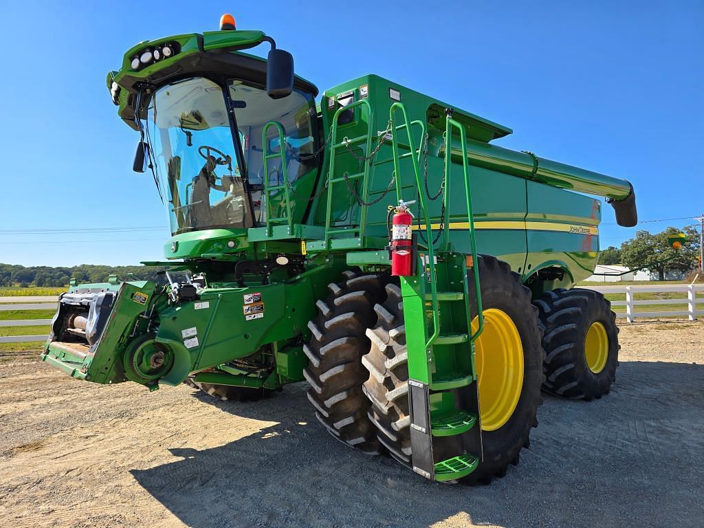 Image of John Deere S680 Primary image