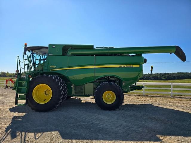 Image of John Deere S680 equipment image 1