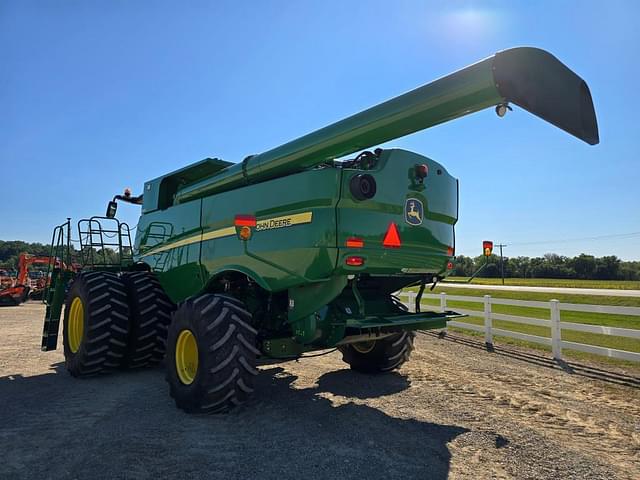 Image of John Deere S680 equipment image 2