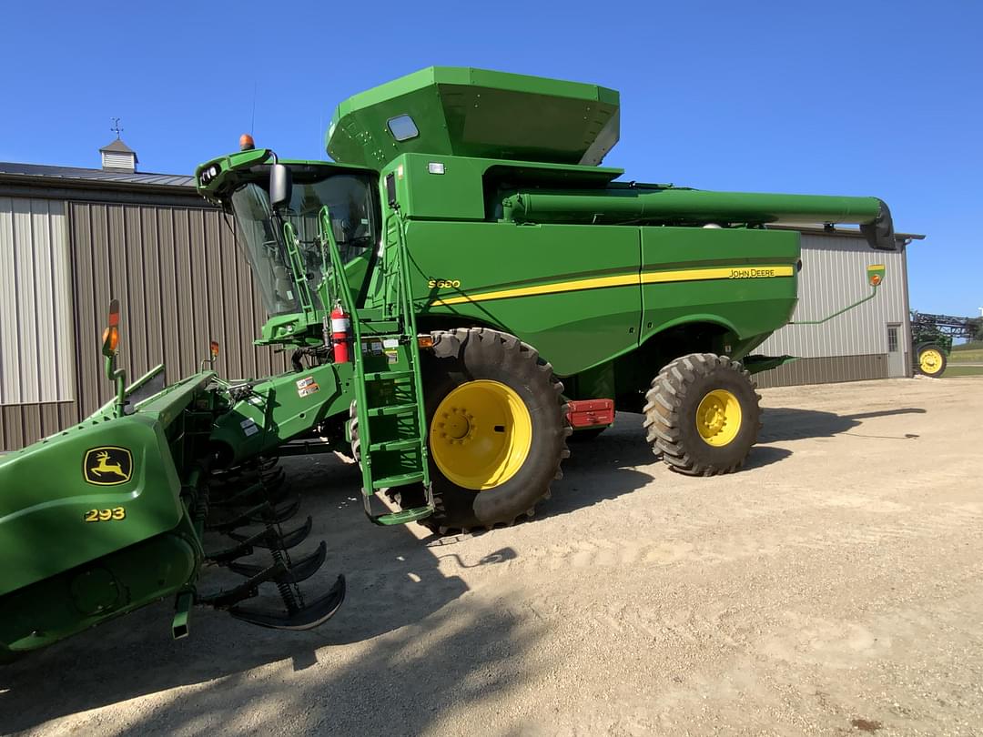 Image of John Deere S680 Primary image