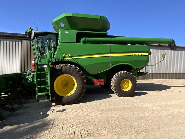 Image of John Deere S680 equipment image 1