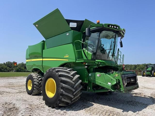 Image of John Deere S680 equipment image 1