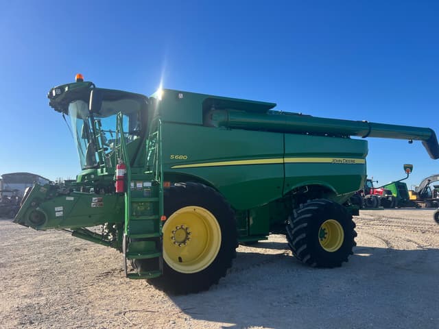 Image of John Deere S680 equipment image 4