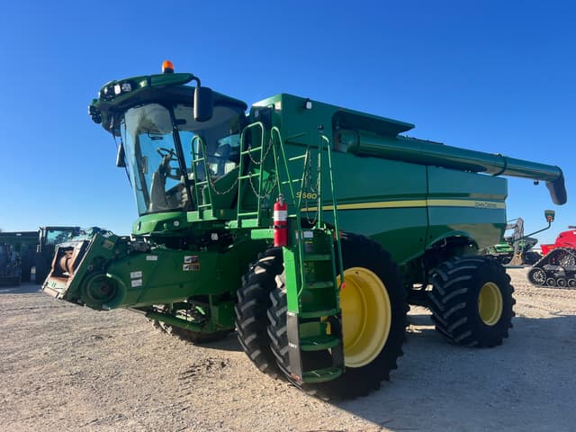 Image of John Deere S680 equipment image 1