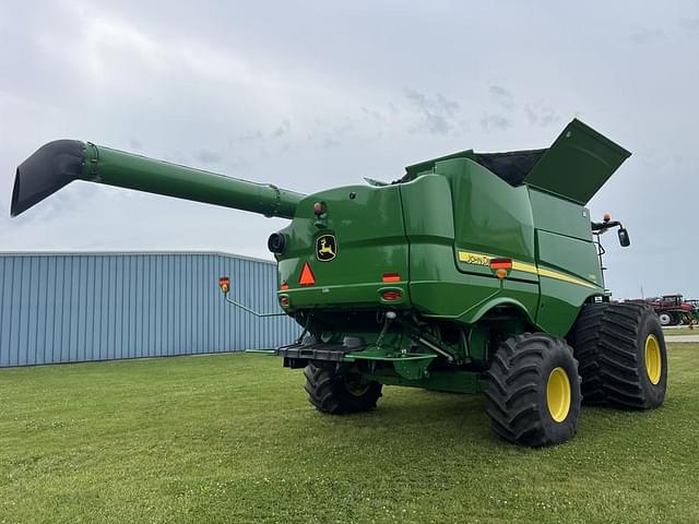 Image of John Deere S680 equipment image 4