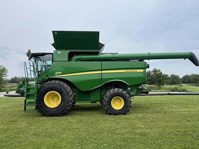 Image of John Deere S680 equipment image 2