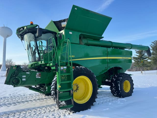 Image of John Deere S680 equipment image 1