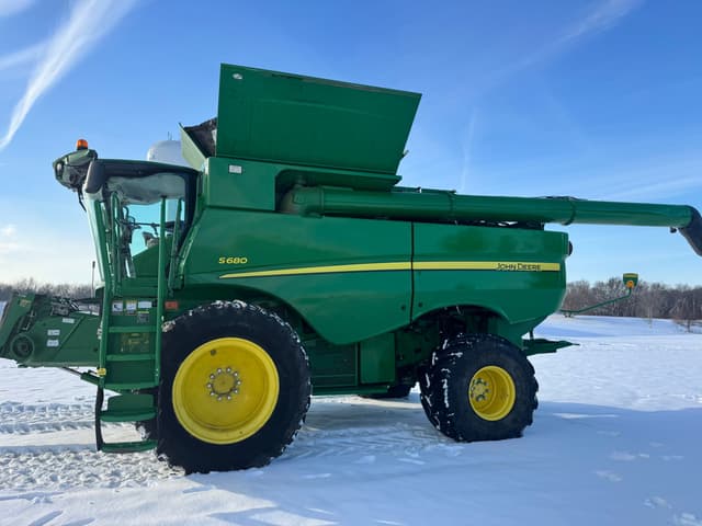 Image of John Deere S680 equipment image 4