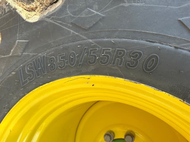 Image of John Deere S680 equipment image 4