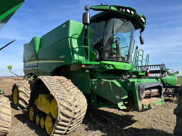 Image of John Deere S680 equipment image 1