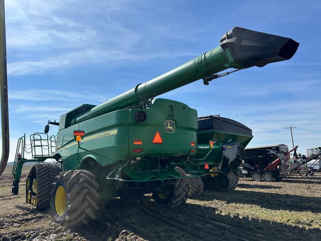 Image of John Deere S680 equipment image 3