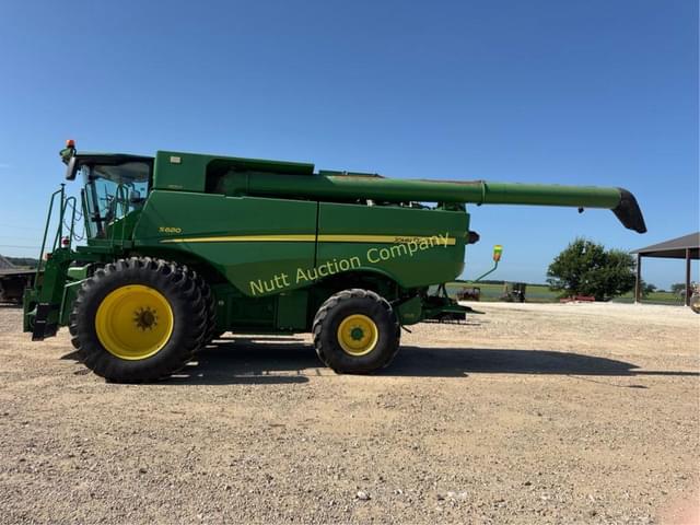Image of John Deere S680 equipment image 1