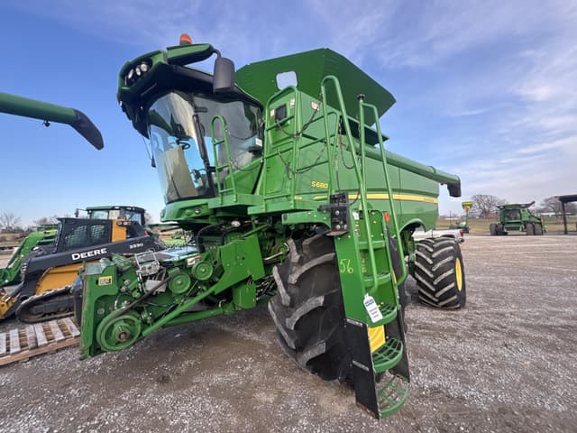 Image of John Deere S680 equipment image 1