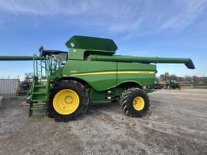John Deere S680 Image