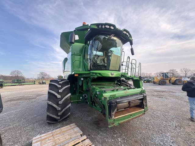 Image of John Deere S680 equipment image 3