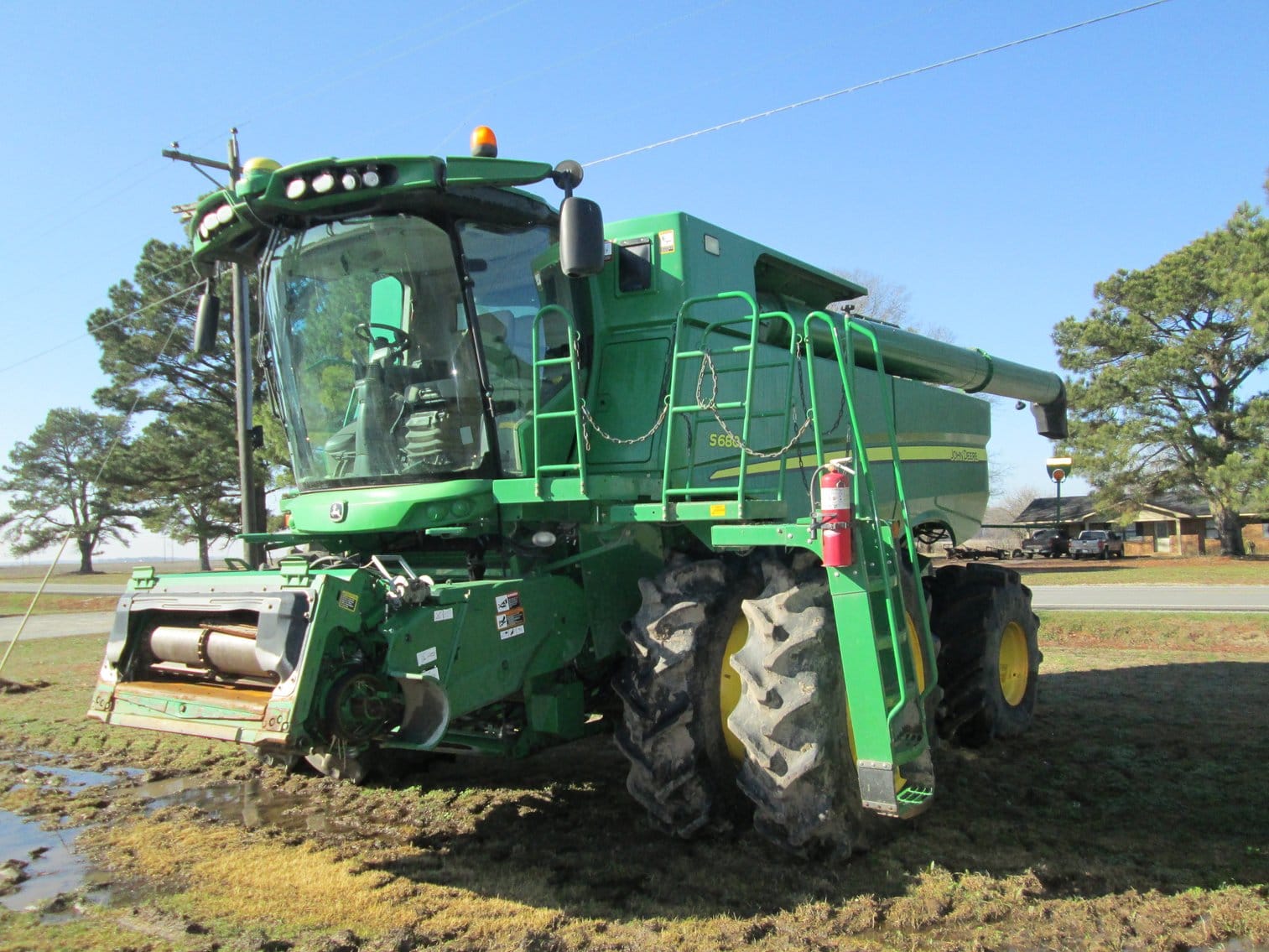 John Deere S680 Equipment Image0