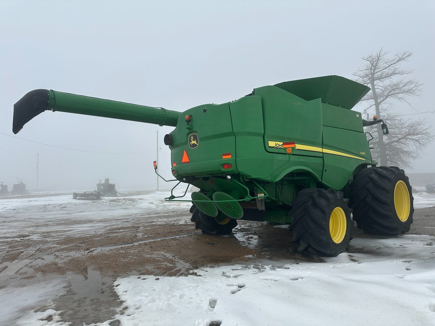 John Deere S680 Equipment Image0