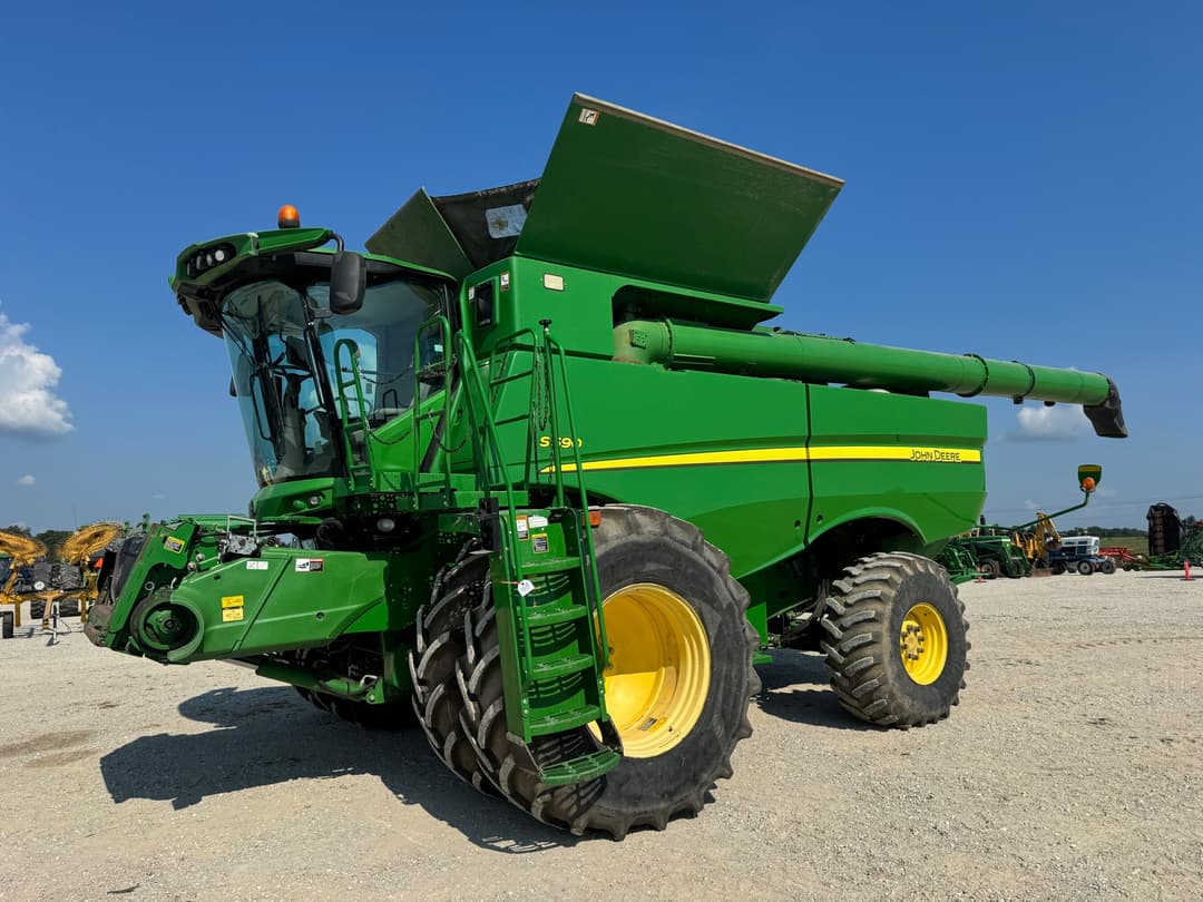Image of John Deere S690 Primary image