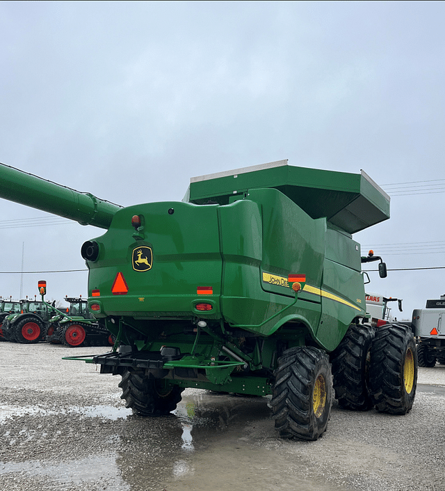 Image of John Deere S690 equipment image 4