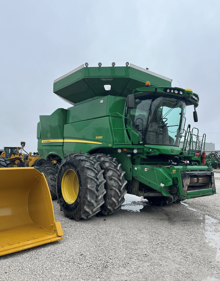 Main image John Deere S690