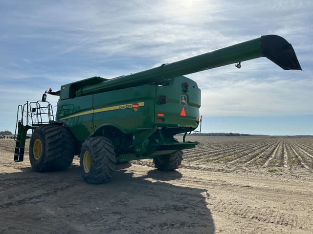 Image of John Deere S690 equipment image 3