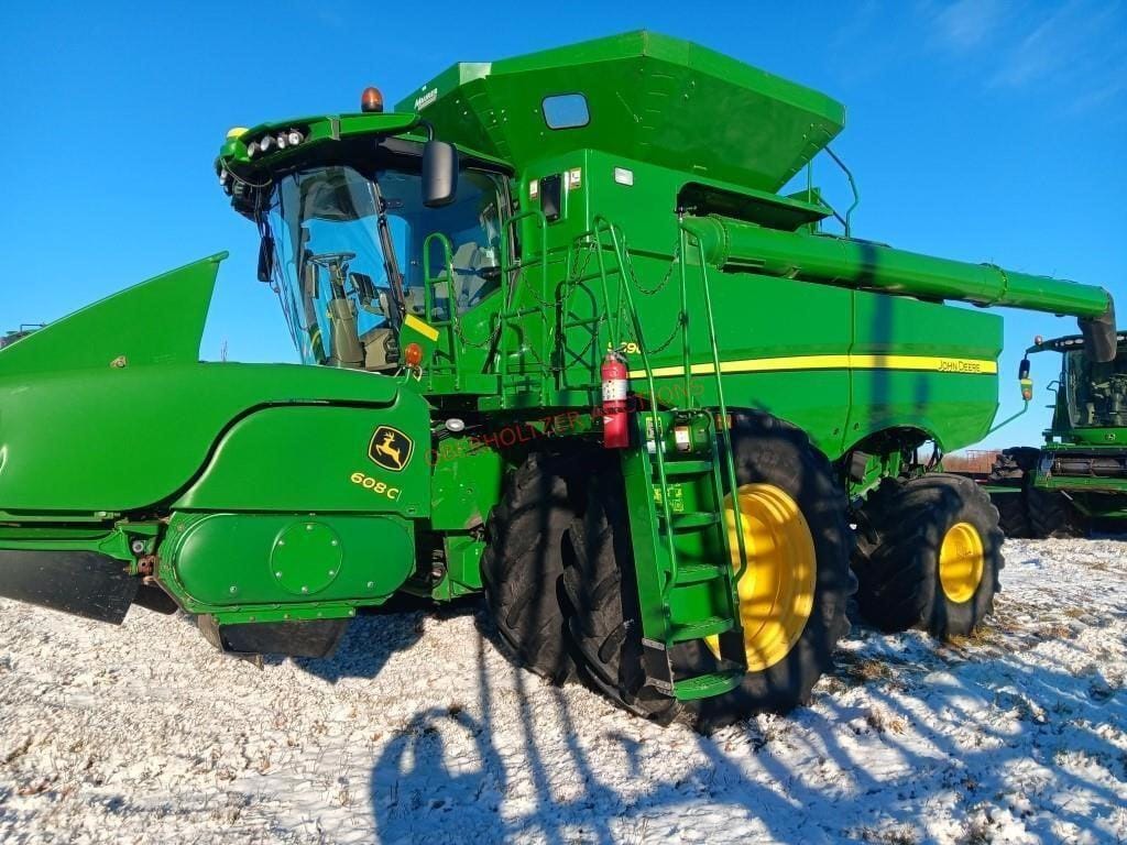 Main image John Deere S690