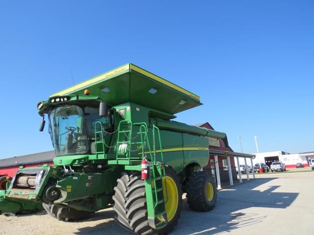 Image of John Deere S690 equipment image 1