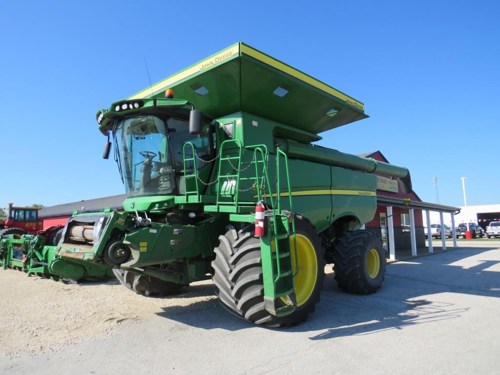 Image of John Deere S690 Primary image