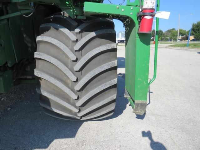 Image of John Deere S690 equipment image 3