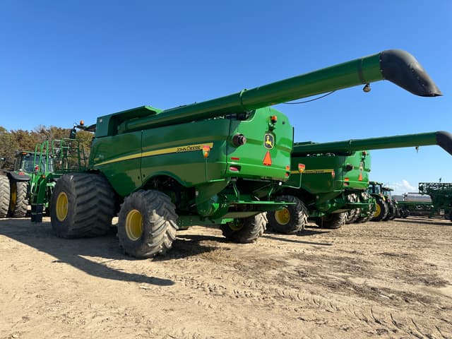 Image of John Deere S690 equipment image 3