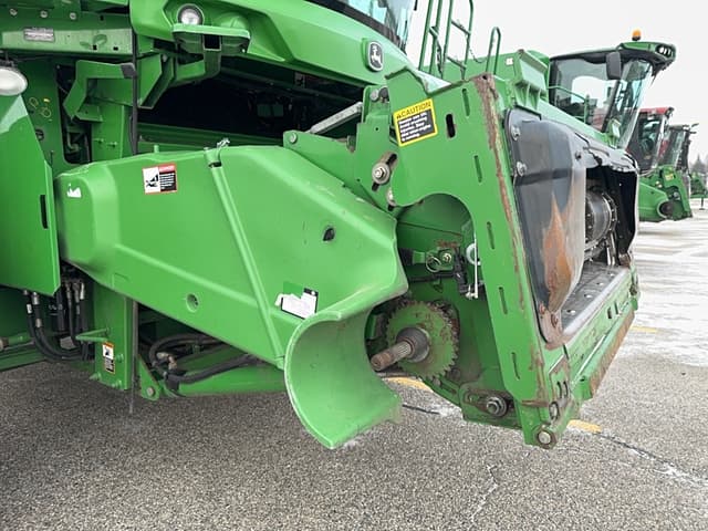 Image of John Deere S690 equipment image 4