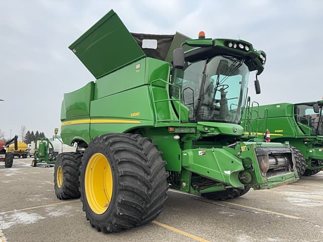 Image of John Deere S690 equipment image 3