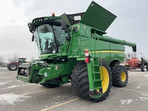 John Deere S690 Image