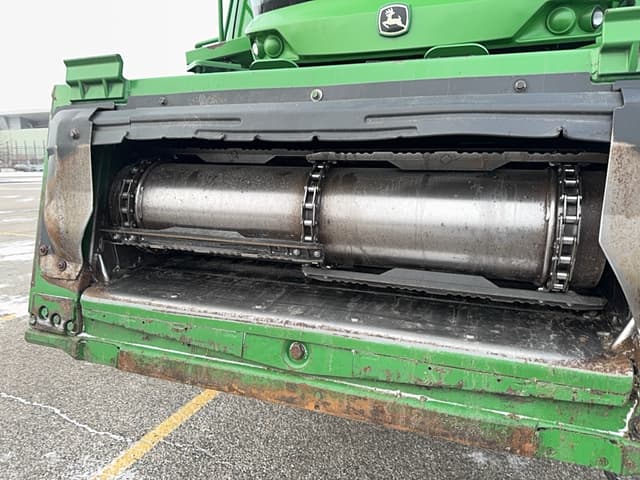 Image of John Deere S690 equipment image 2